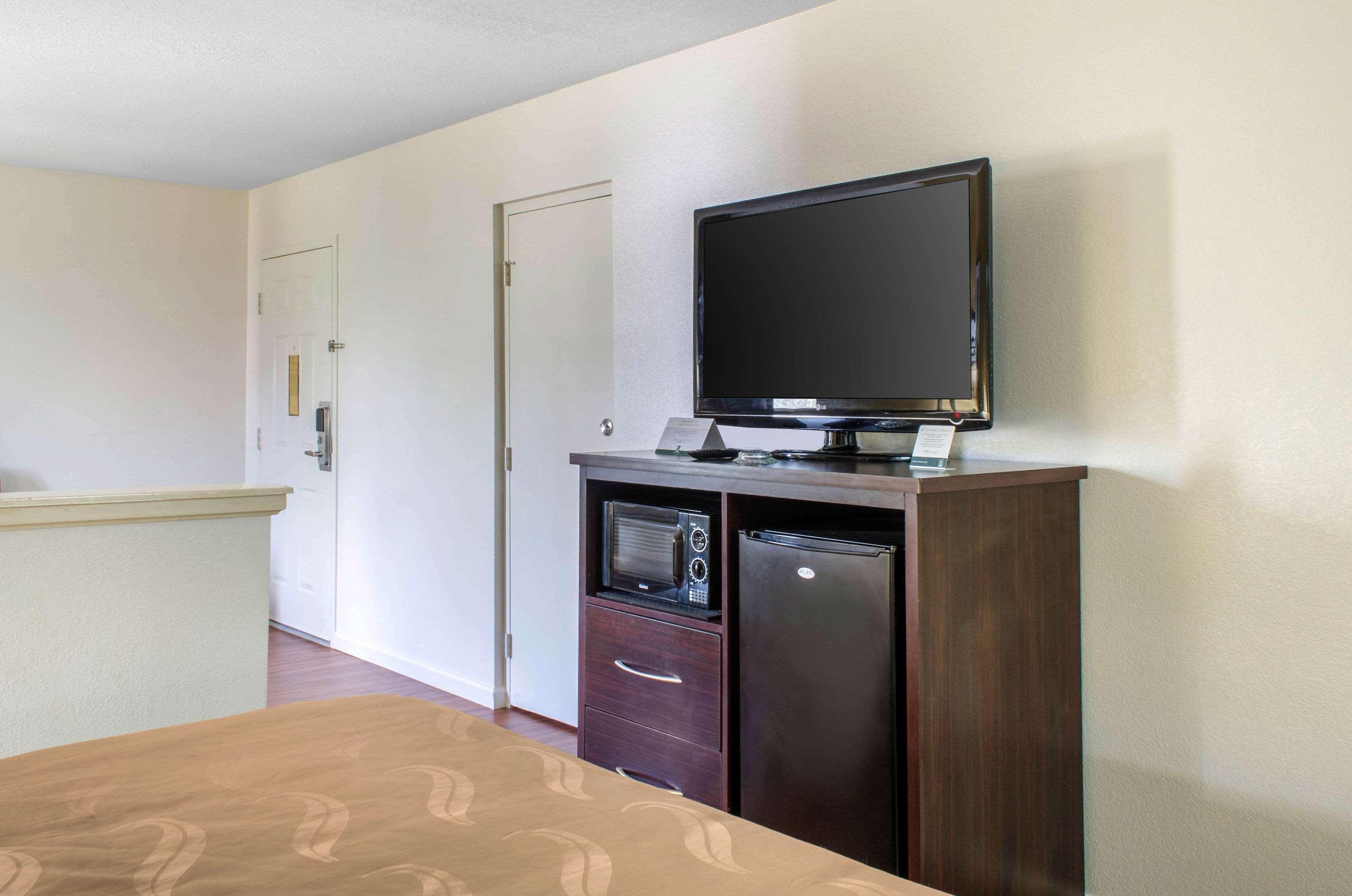 Quality Inn McComb Exteriör bild