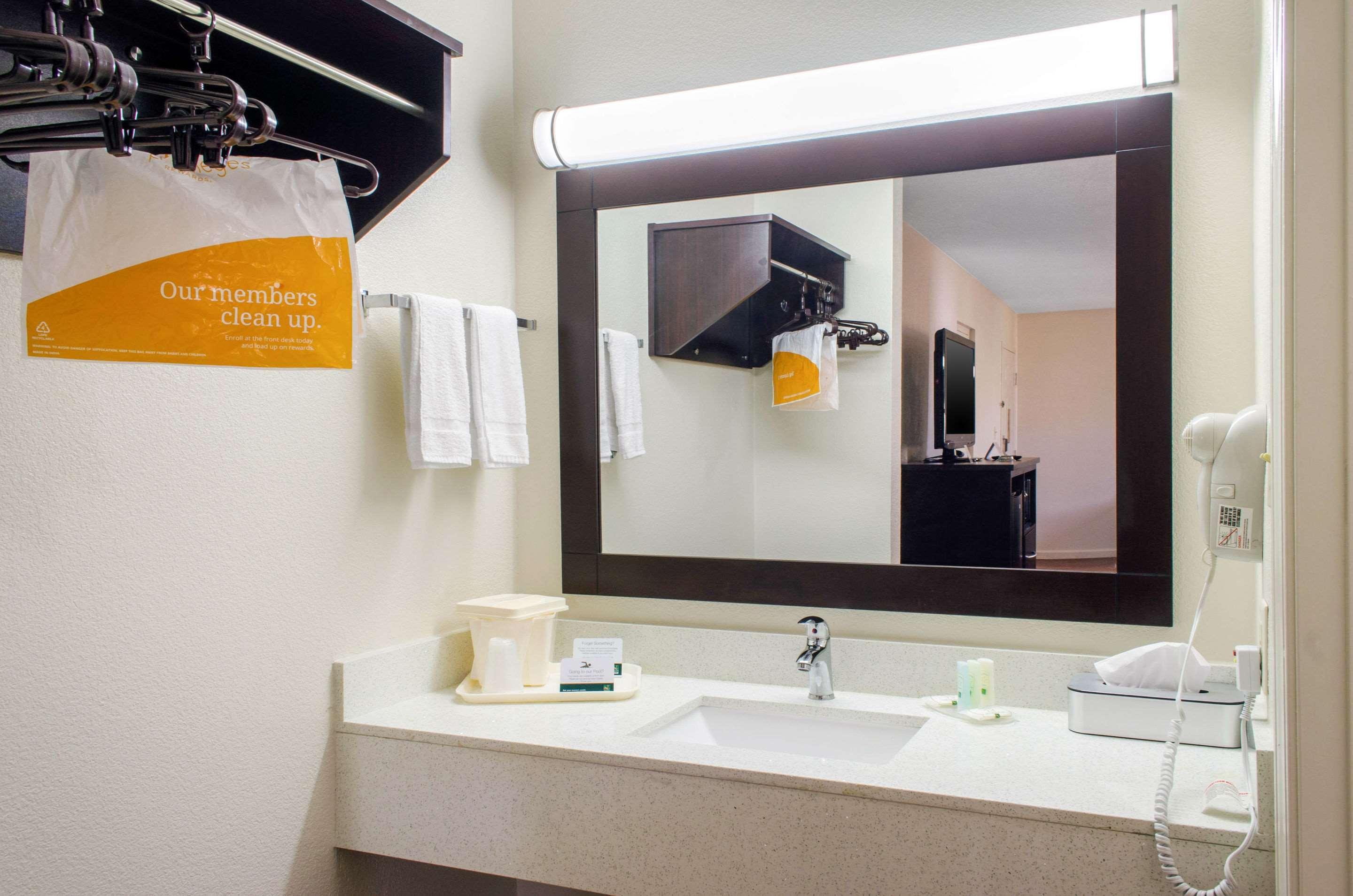Quality Inn McComb Exteriör bild