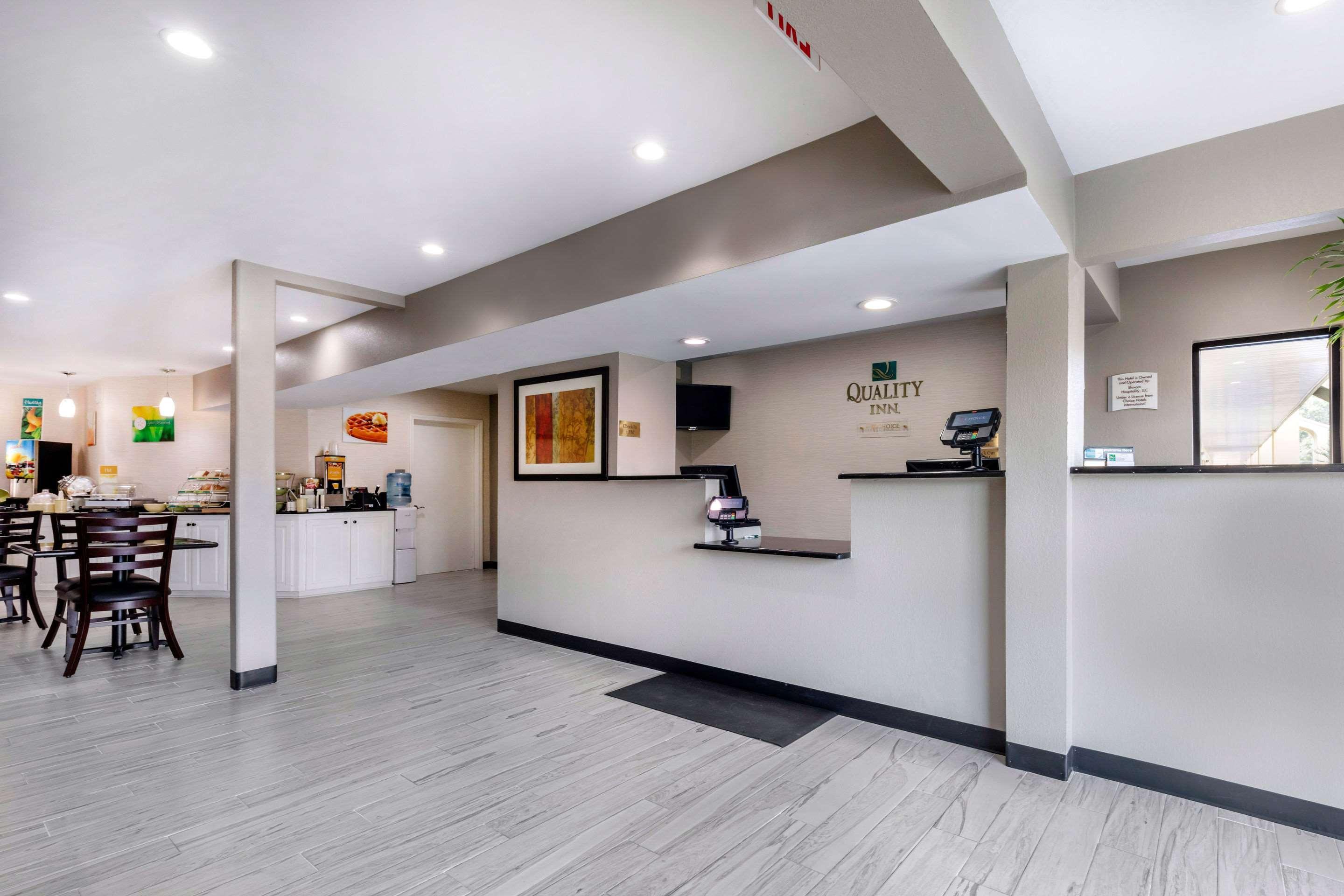 Quality Inn McComb Exteriör bild