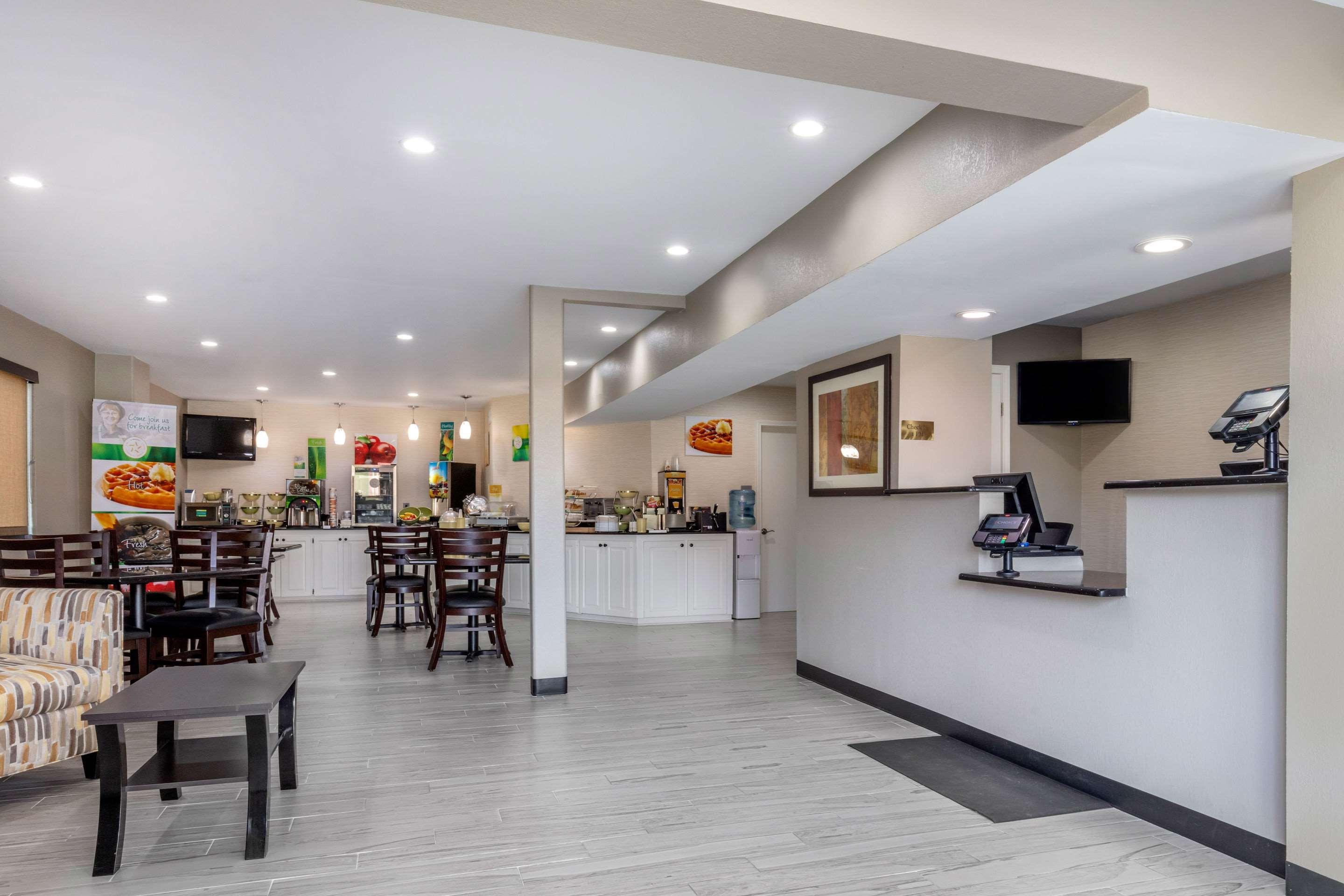 Quality Inn McComb Exteriör bild