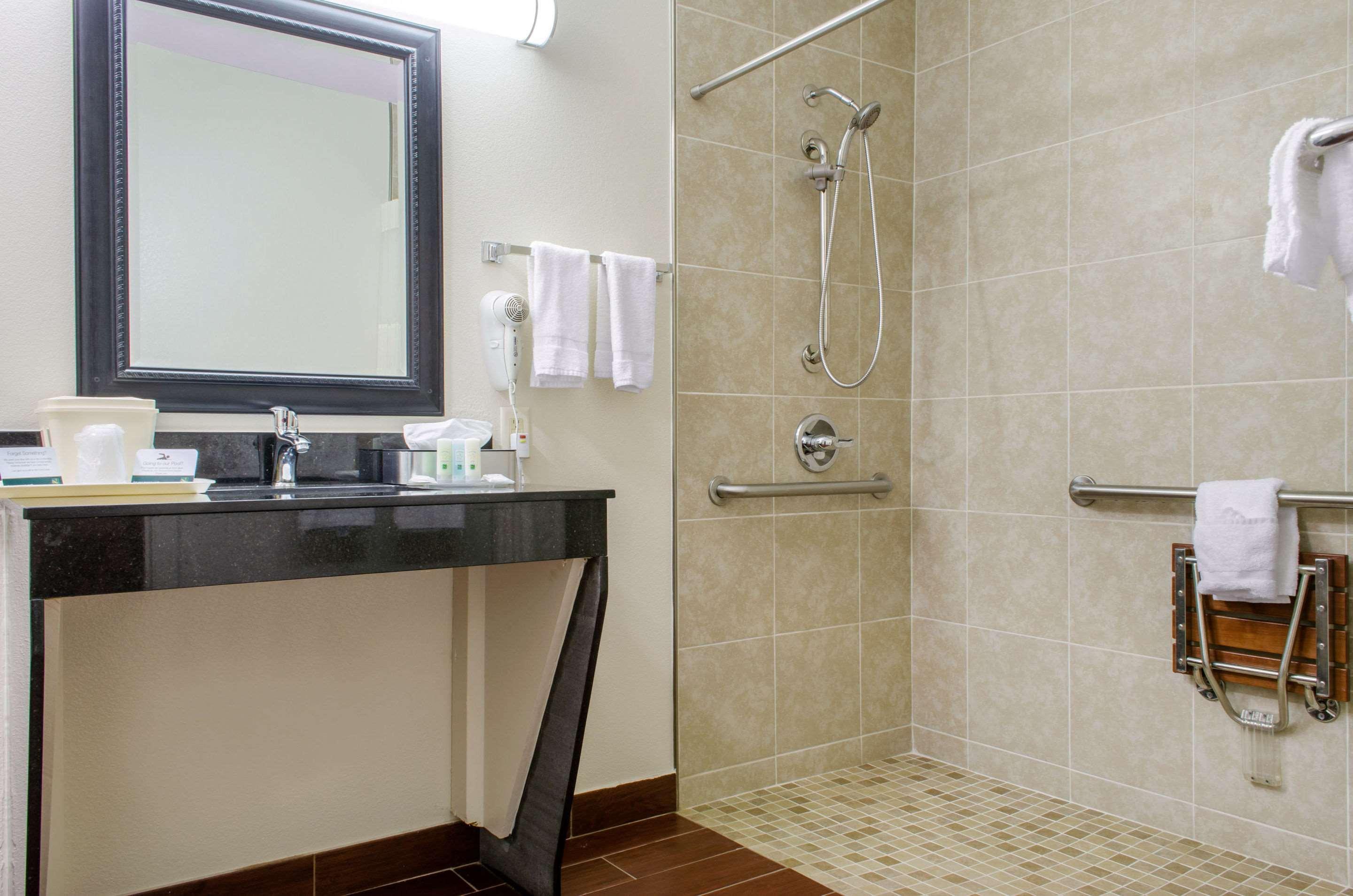 Quality Inn McComb Exteriör bild