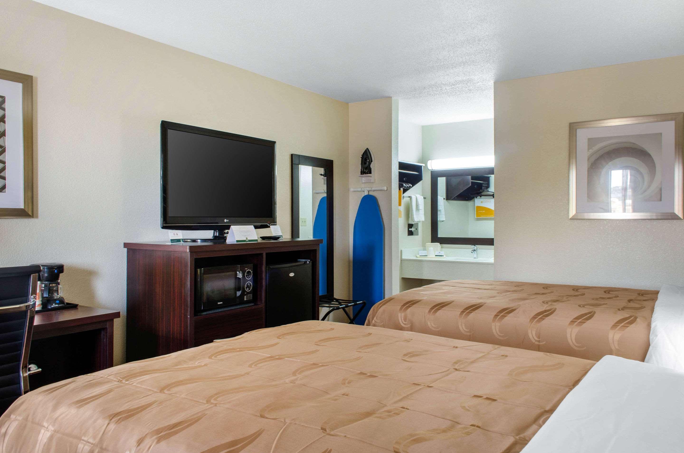 Quality Inn McComb Exteriör bild