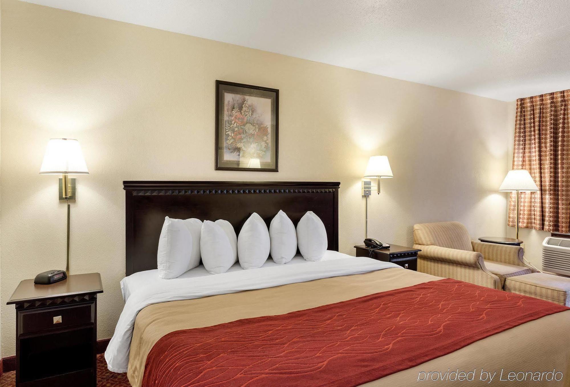 Quality Inn McComb Exteriör bild