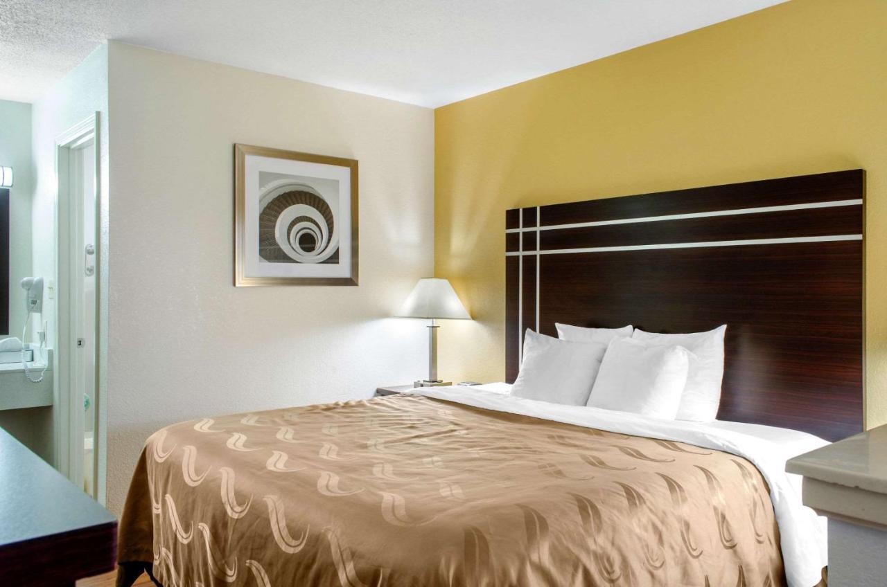 Quality Inn McComb Exteriör bild
